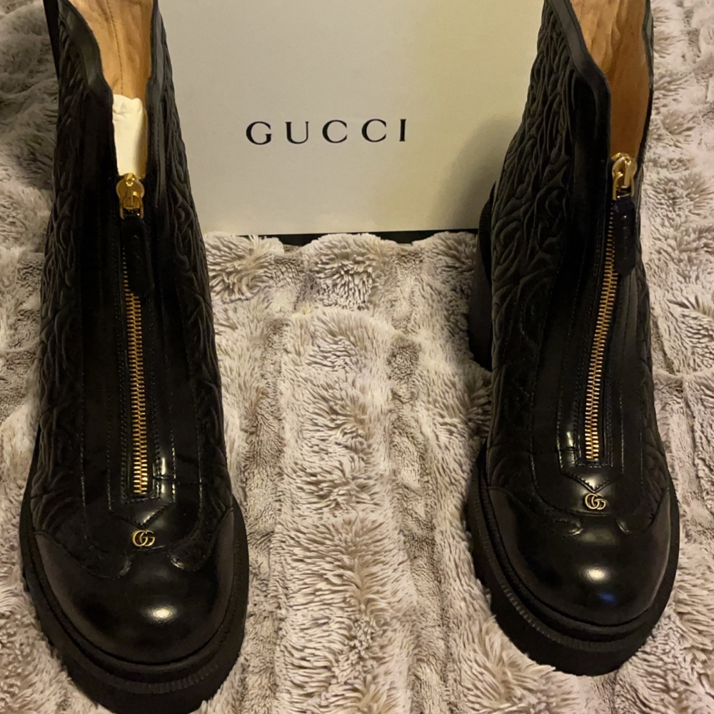 New never worn Gucci boots